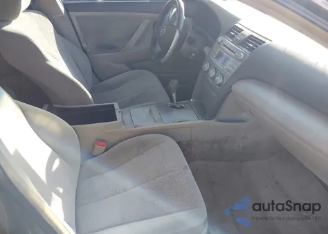 2010 Toyota Camry Le V6 z USA, uszkodzony, nr VIN 4T1BK3EK6AU103945